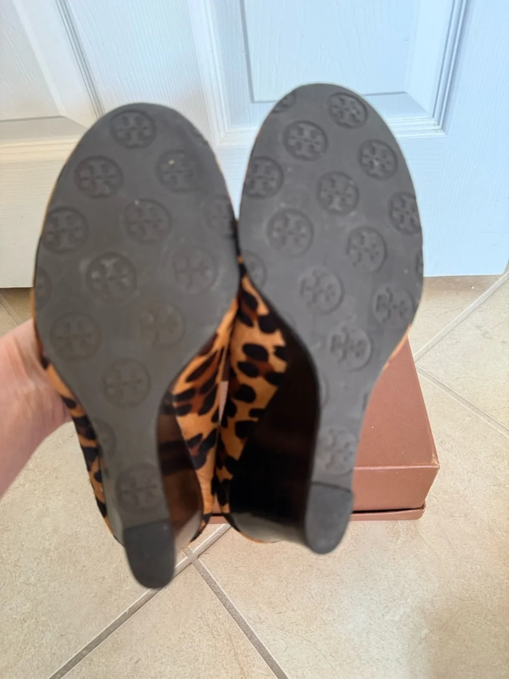 Tory Burch Leopard Print Calf-Hair Pumps with Gold Logo size 7 Y2K style